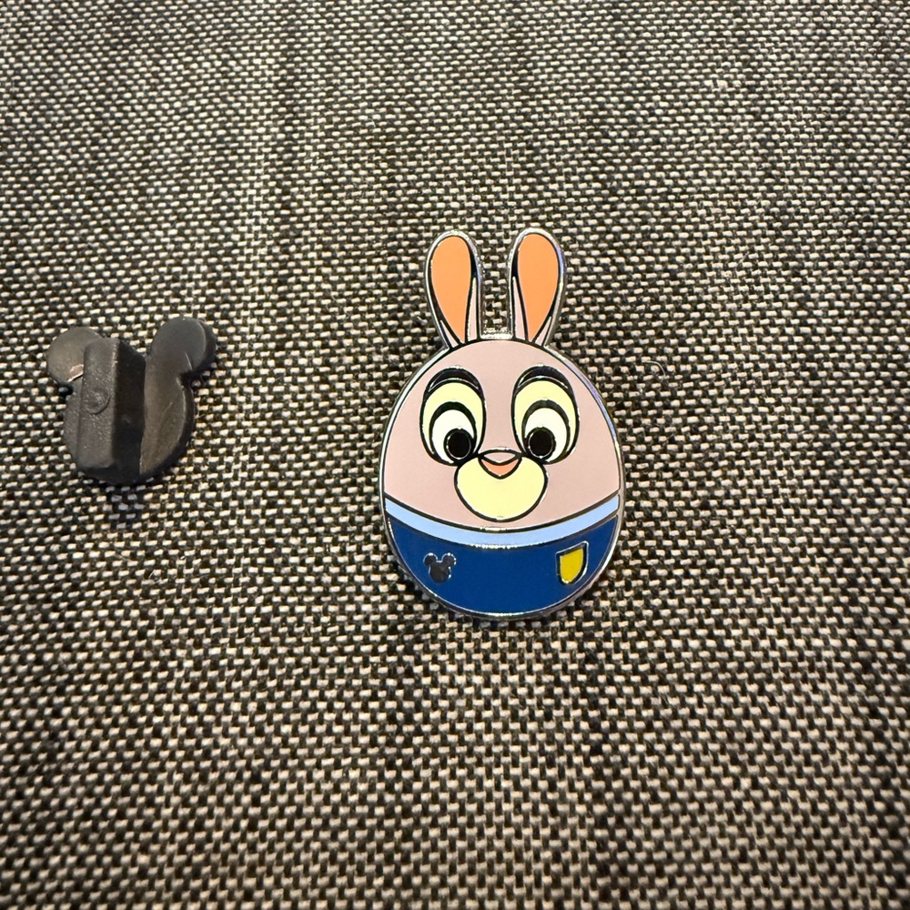 Disney WDW 2023 Hidden Mickey Rabbit Eggs‎ Zootopia Judy Hopps Pin (17)